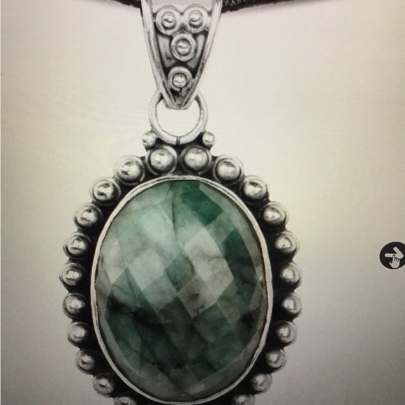 Beautiful women’s white gold 30.15 CTW Emerald 18 inch Designer Necklace - Picture 4 of 4